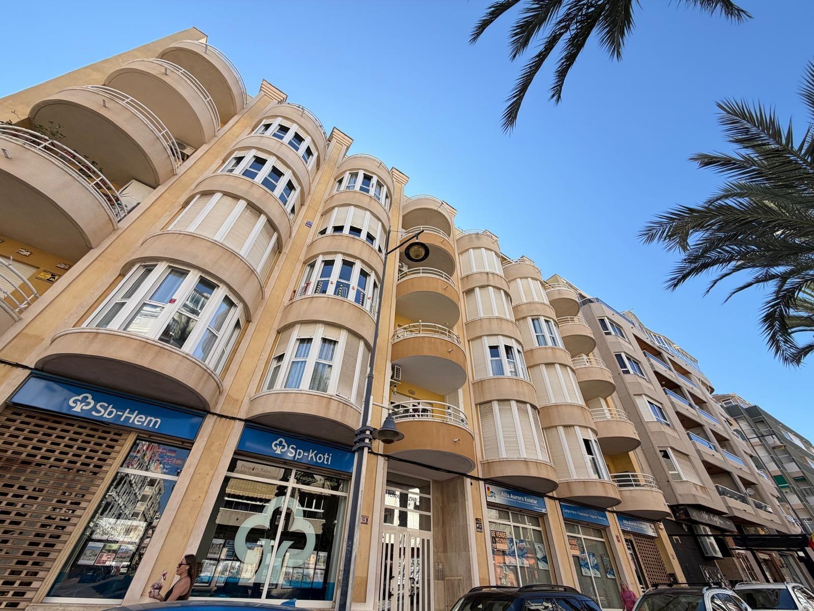 For sale - 2 Bedroom 1 Bathroom Penthouse in Torrevieja - Playa Del Cura  - Alicante