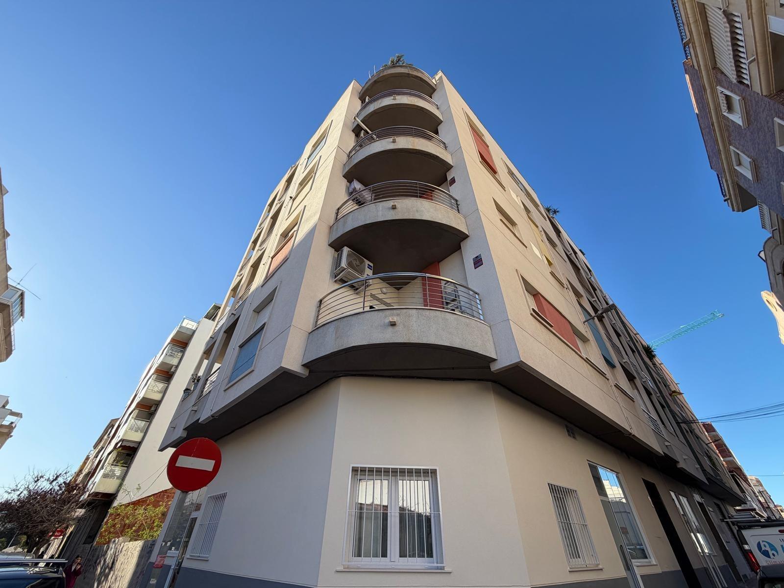 For sale - 2 Bedroom 1 Bathroom Apartment in Torrevieja - Torrevieja  - Alicante