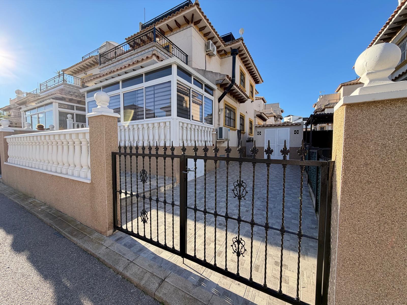 For sale - 2 Bedroom 2 Bathroom Town House in Orihuela Costa - Las Filipinas  - Alicante