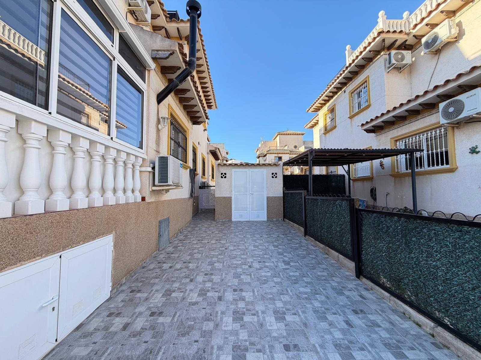 For sale - 2 Bedroom 2 Bathroom Town House in Orihuela Costa - Las Filipinas  - Alicante