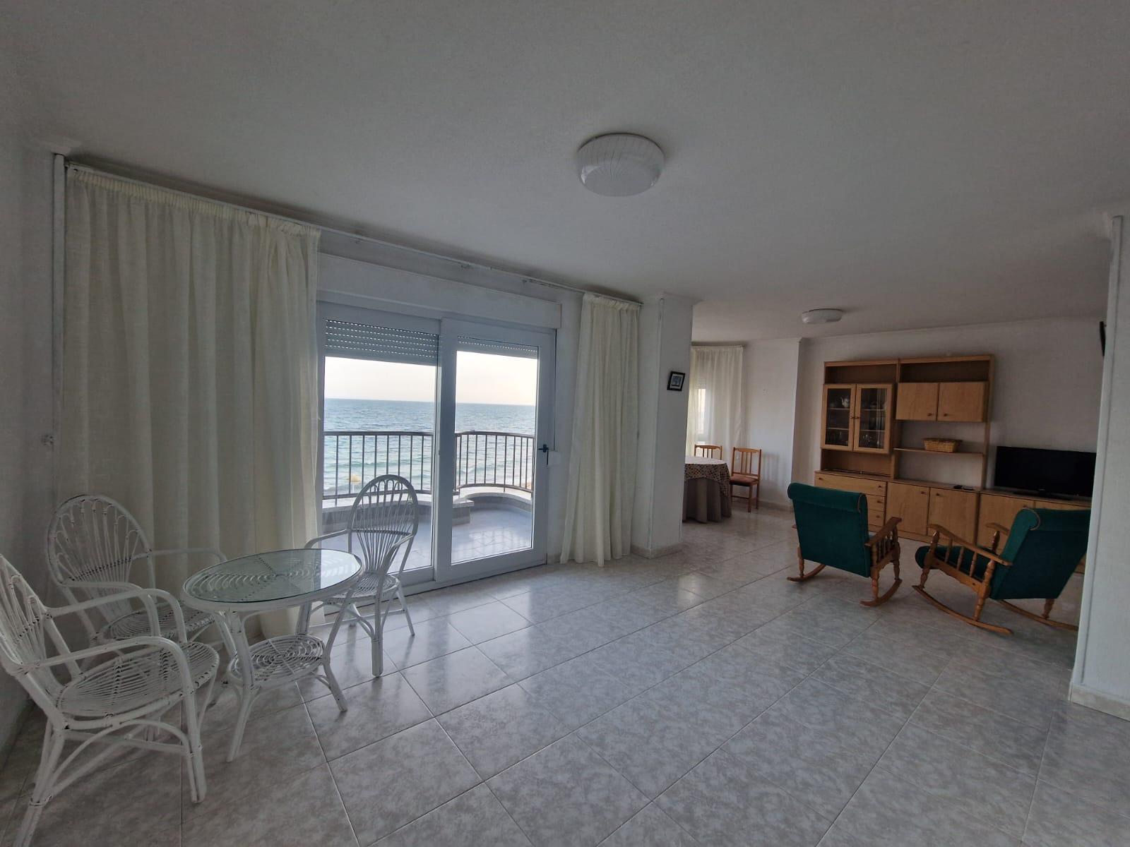 For sale - 3 Bedroom 2 Bathroom Apartment in Torrevieja - Playa De Los Locos  - Alicante