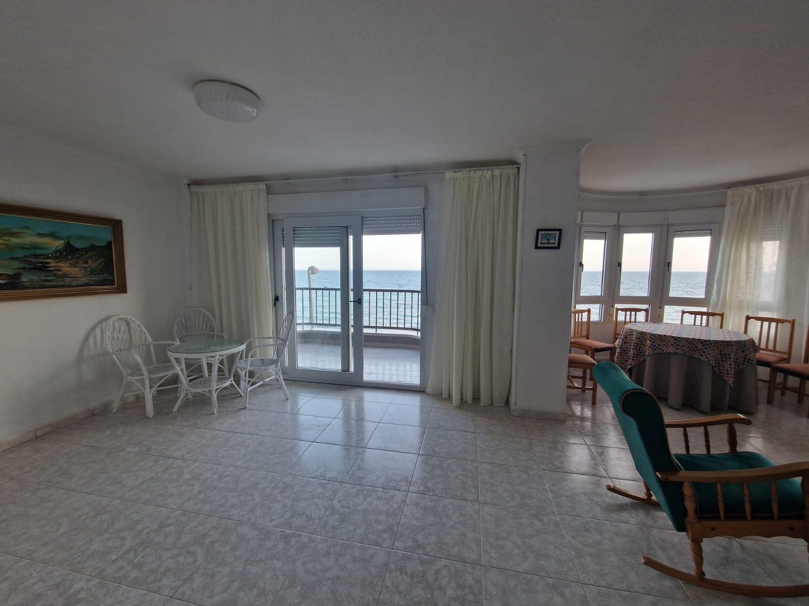 For sale - 3 Bedroom 2 Bathroom Apartment in Torrevieja - Playa De Los Locos  - Alicante