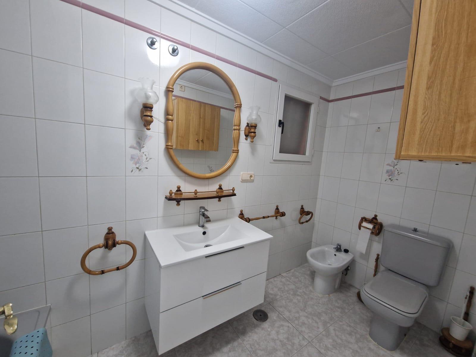 For sale - 3 Bedroom 2 Bathroom Apartment in Torrevieja - Playa De Los Locos  - Alicante