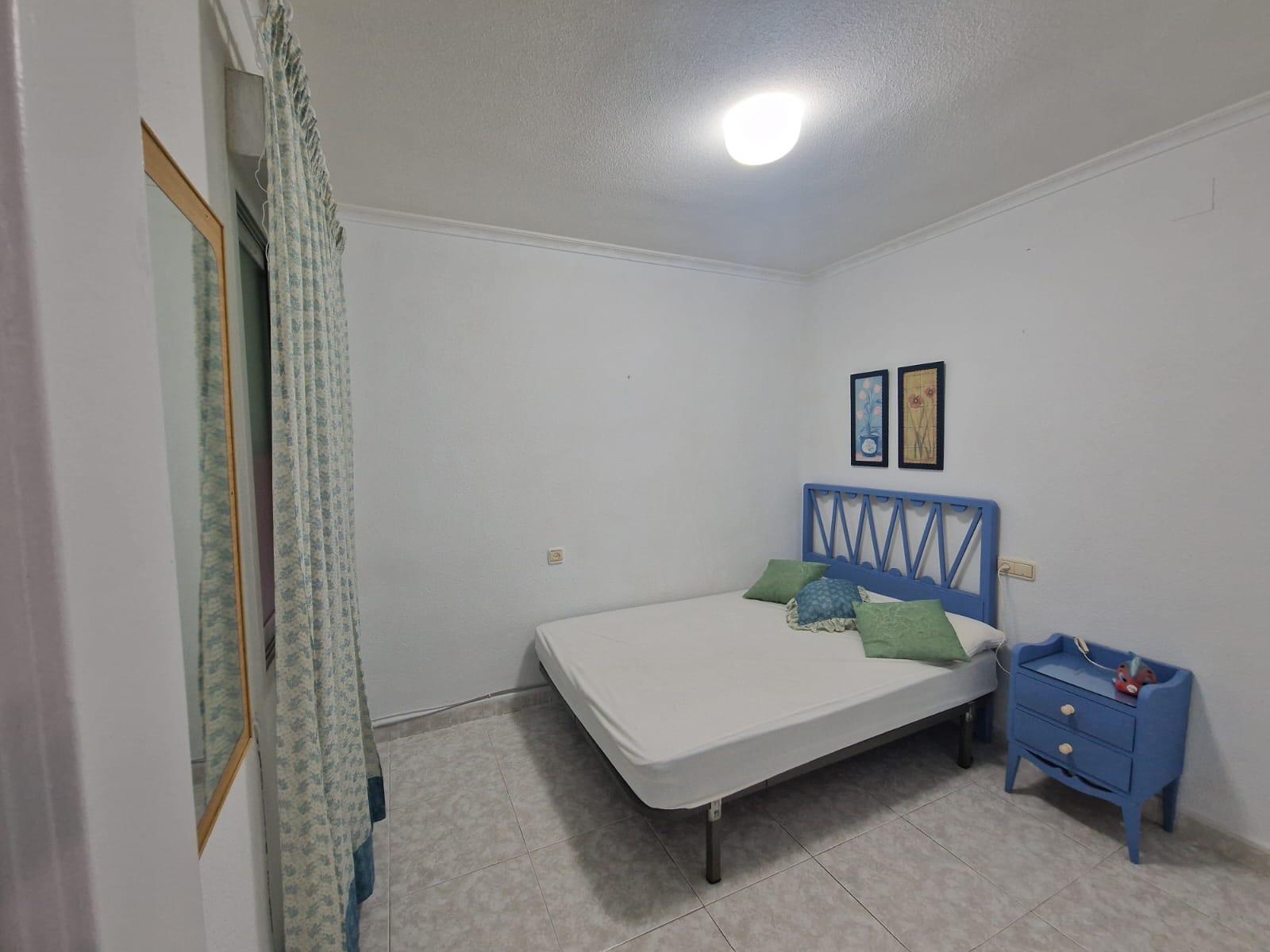 For sale - 3 Bedroom 2 Bathroom Apartment in Torrevieja - Playa De Los Locos  - Alicante