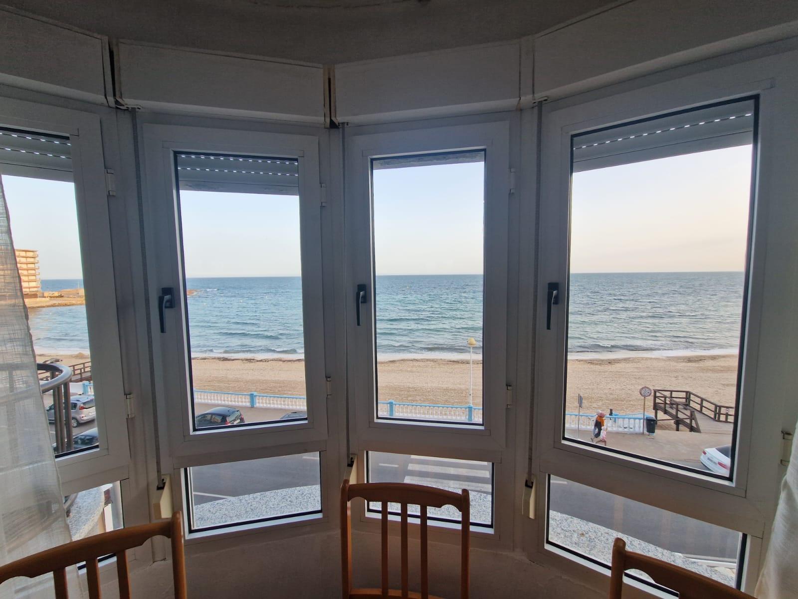 For sale - 3 Bedroom 2 Bathroom Apartment in Torrevieja - Playa De Los Locos  - Alicante