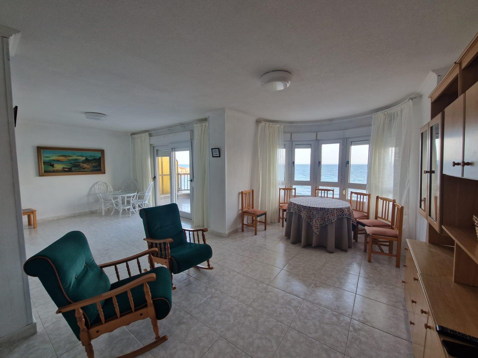For sale - 3 Bedroom 2 Bathroom Apartment in Torrevieja - Playa De Los Locos  - Alicante
