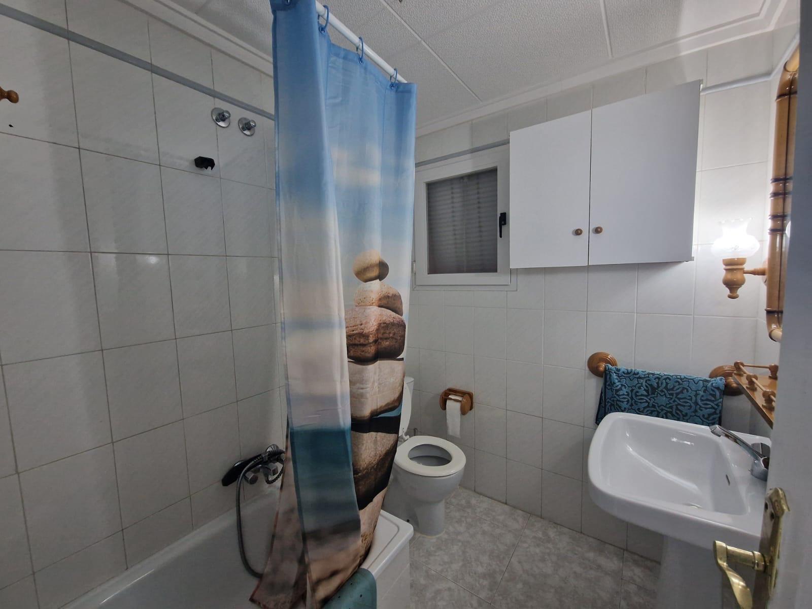 For sale - 3 Bedroom 2 Bathroom Apartment in Torrevieja - Playa De Los Locos  - Alicante