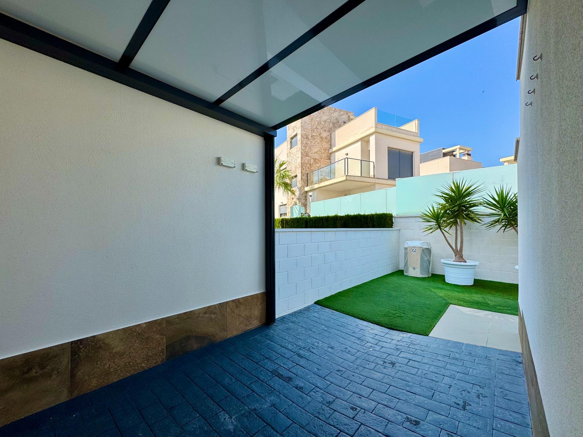 For sale - 3 Bedroom 2 Bathroom Villa in San Miguel de Salinas - Bellavista  - Alicante