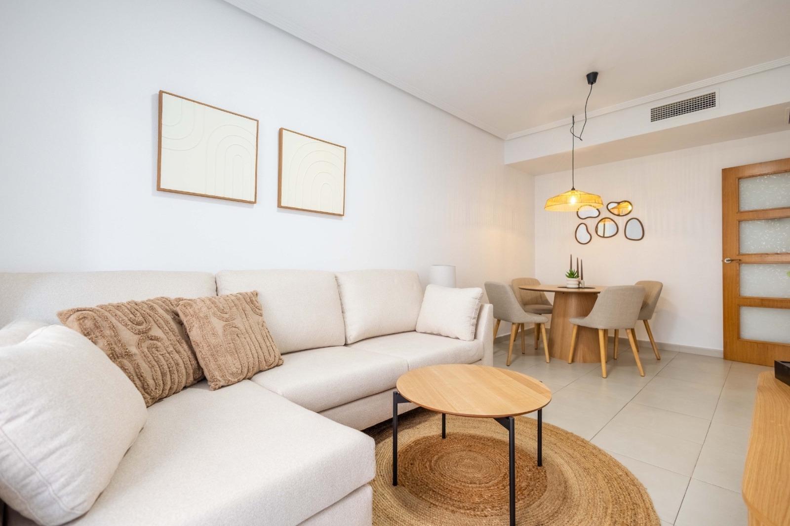 For sale - 3 Bedroom 2 Bathroom Apartment in Torrevieja - Las Calas  - Alicante