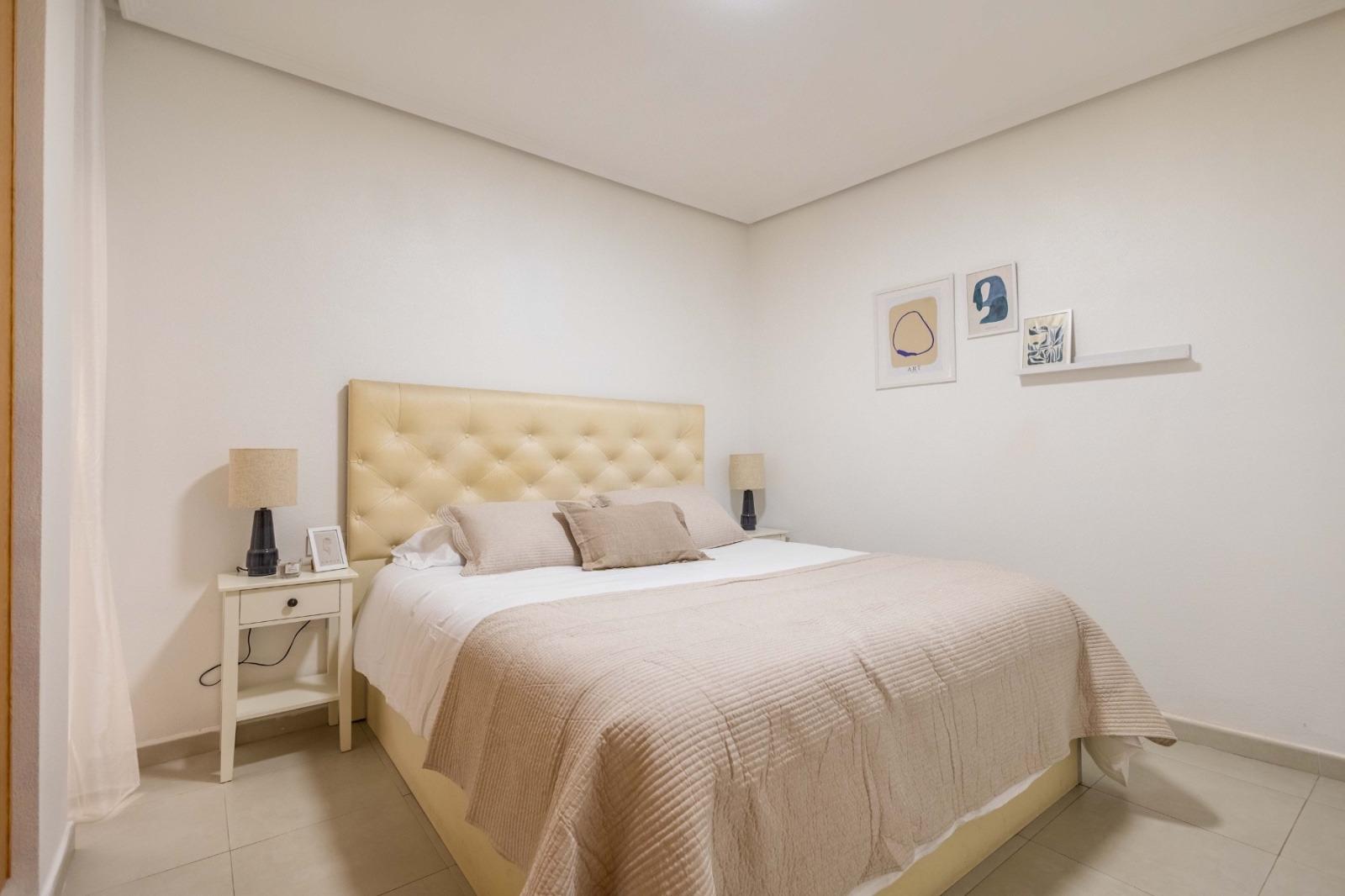 For sale - 3 Bedroom 2 Bathroom Apartment in Torrevieja - Las Calas  - Alicante