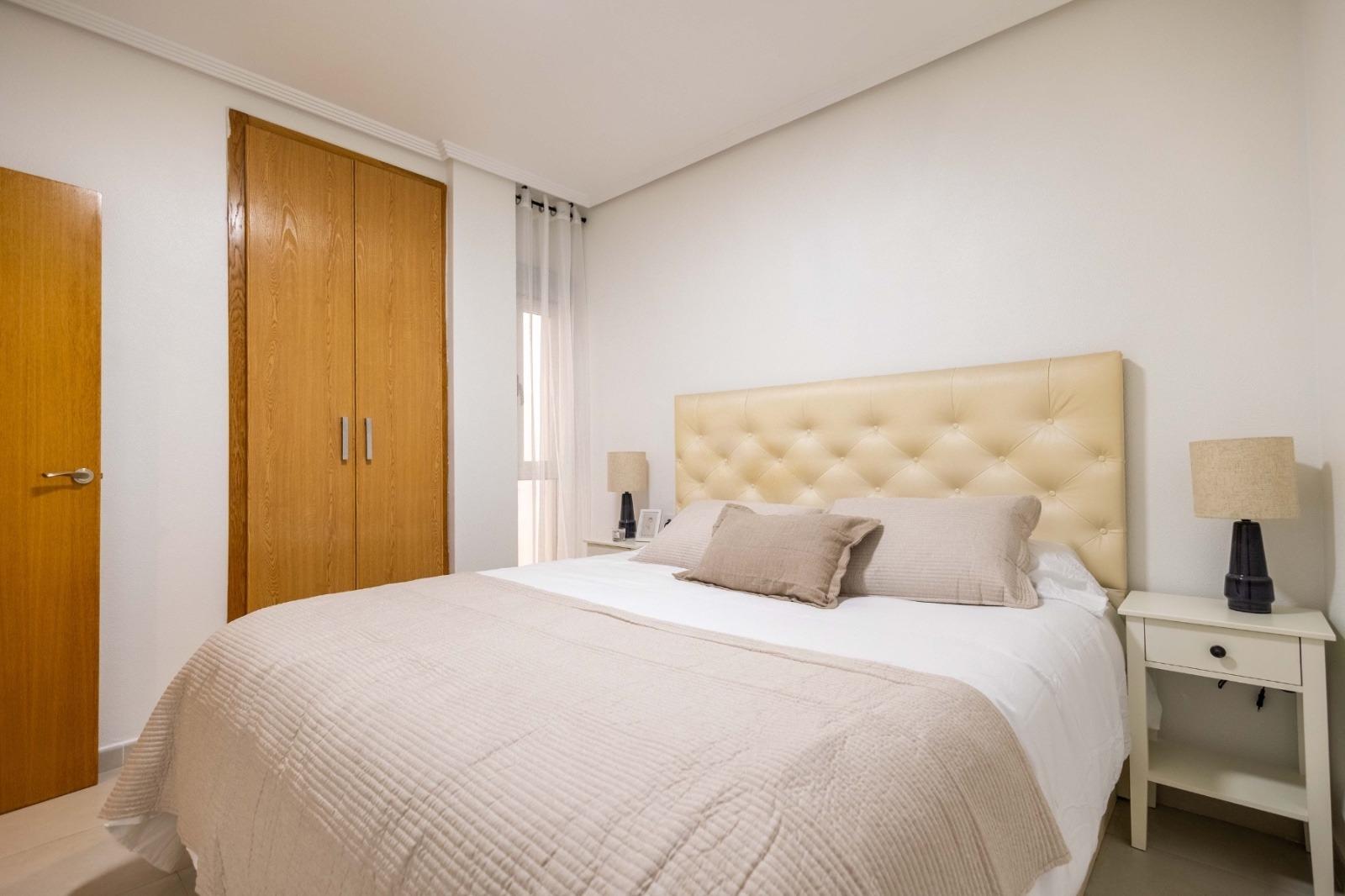 For sale - 3 Bedroom 2 Bathroom Apartment in Torrevieja - Las Calas  - Alicante