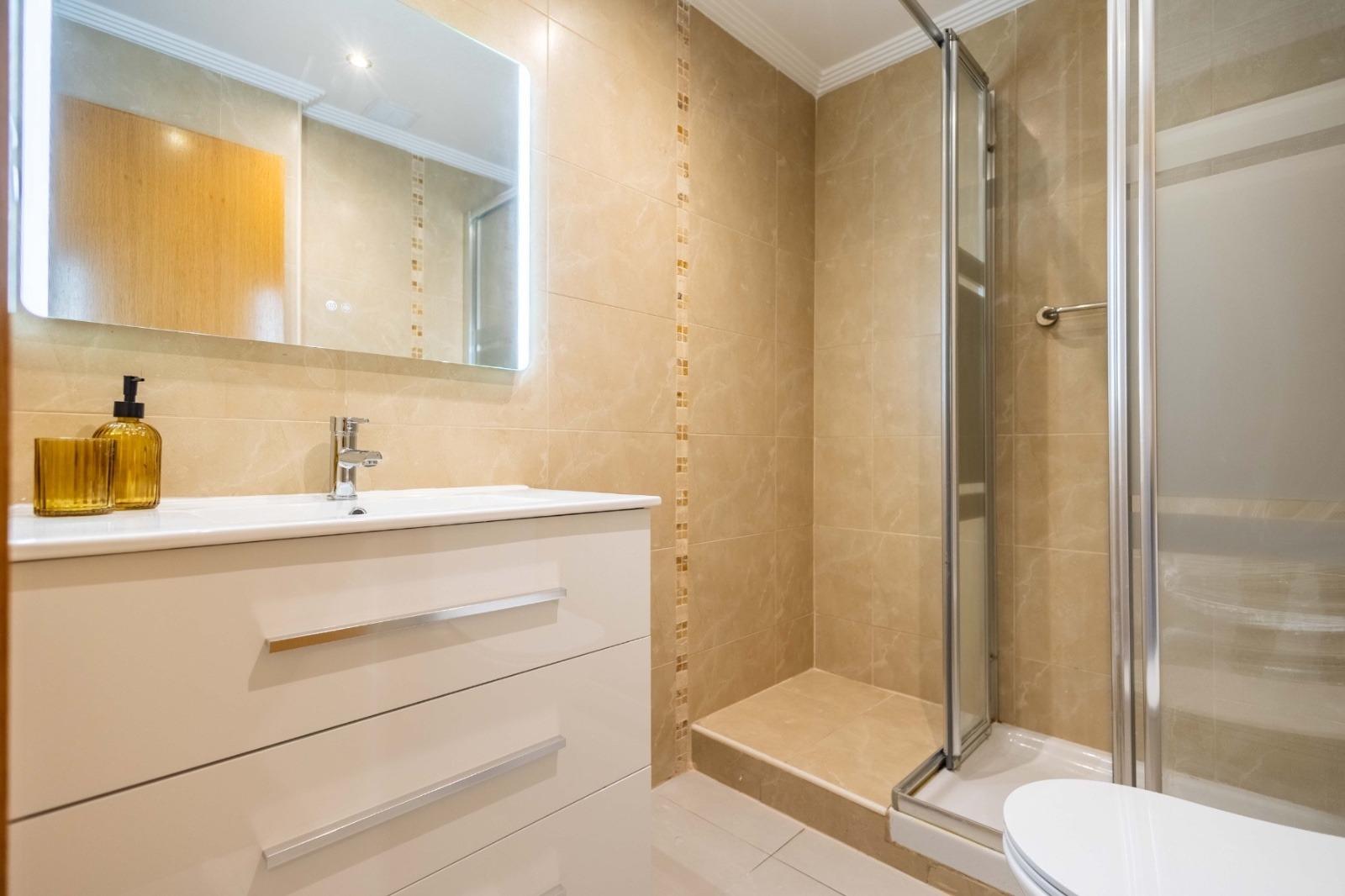 For sale - 3 Bedroom 2 Bathroom Apartment in Torrevieja - Las Calas  - Alicante