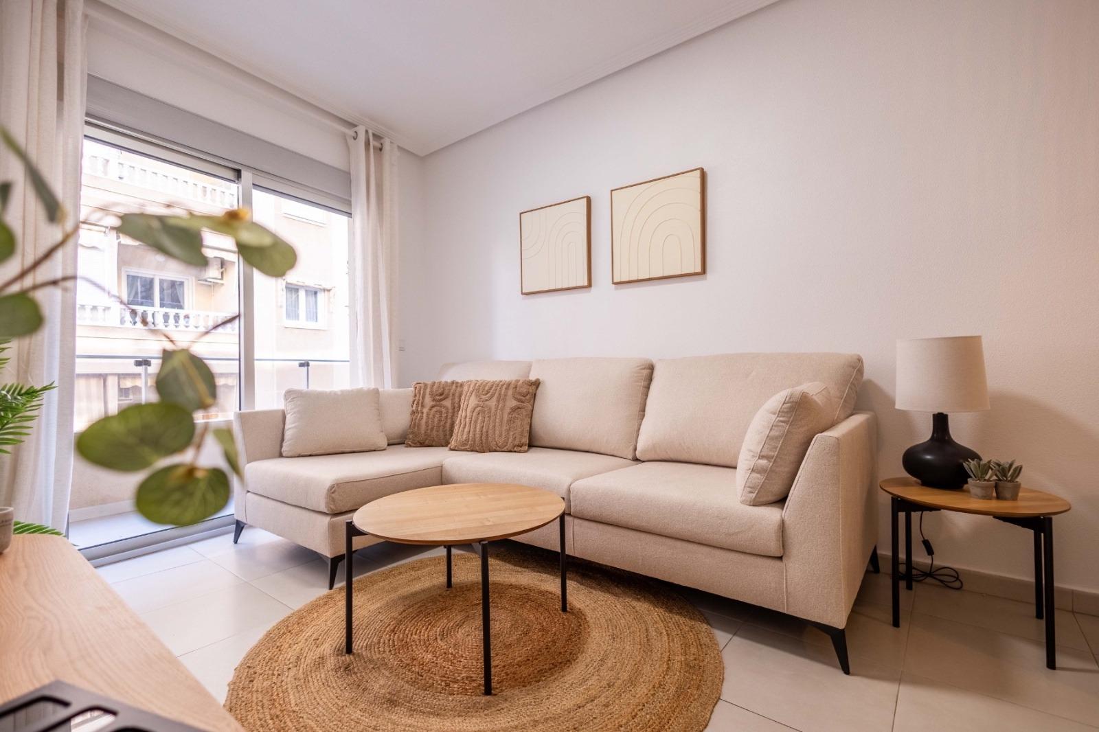 For sale - 3 Bedroom 2 Bathroom Apartment in Torrevieja - Las Calas  - Alicante