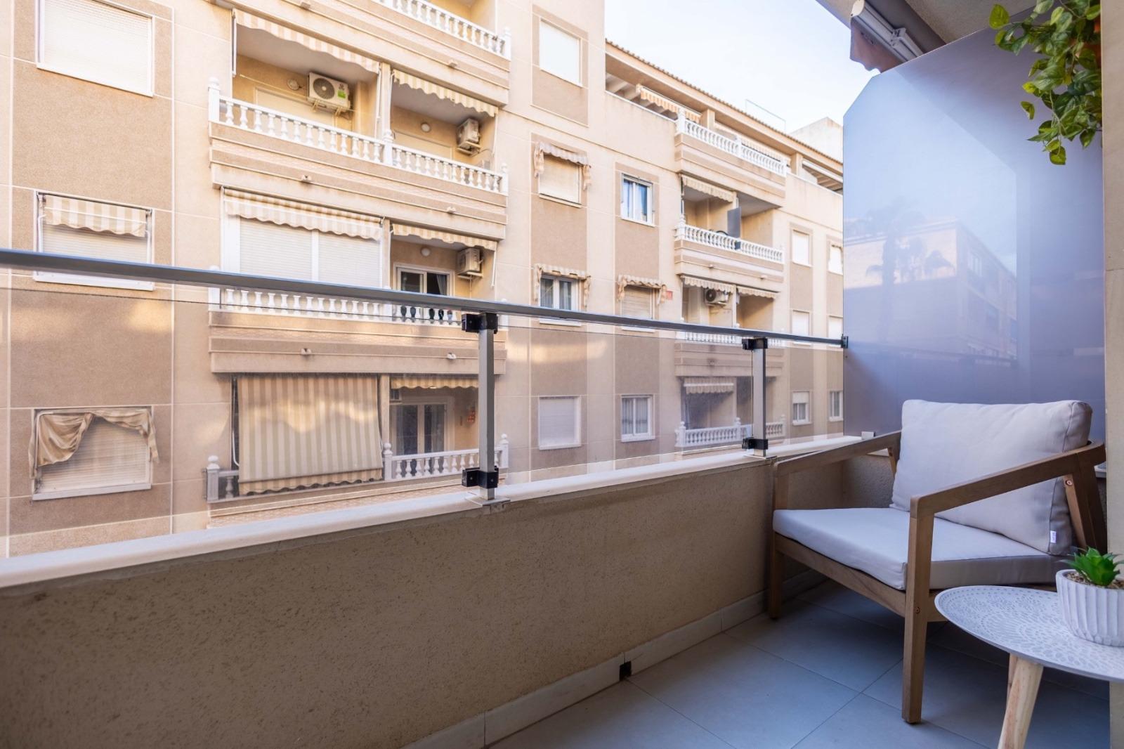 For sale - 3 Bedroom 2 Bathroom Apartment in Torrevieja - Las Calas  - Alicante