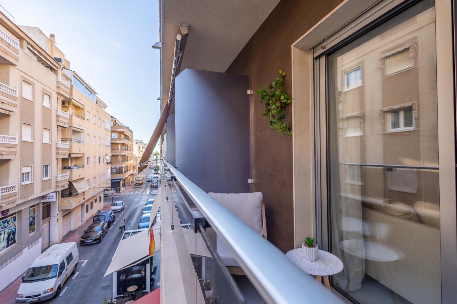 For sale - 3 Bedroom 2 Bathroom Apartment in Torrevieja - Las Calas  - Alicante