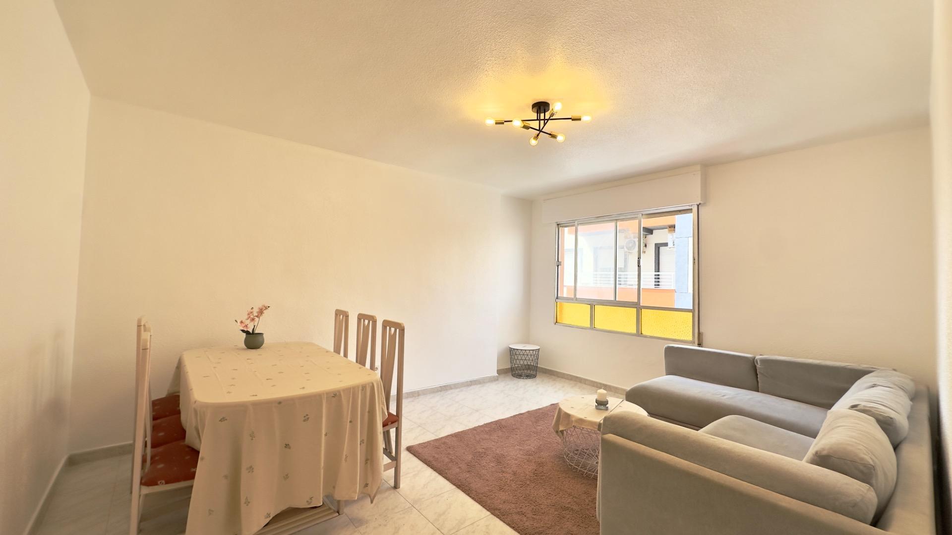 For sale - 3 Bedroom 1 Bathroom Apartment in Torrevieja - Estacion De Autobuses  - Alicante
