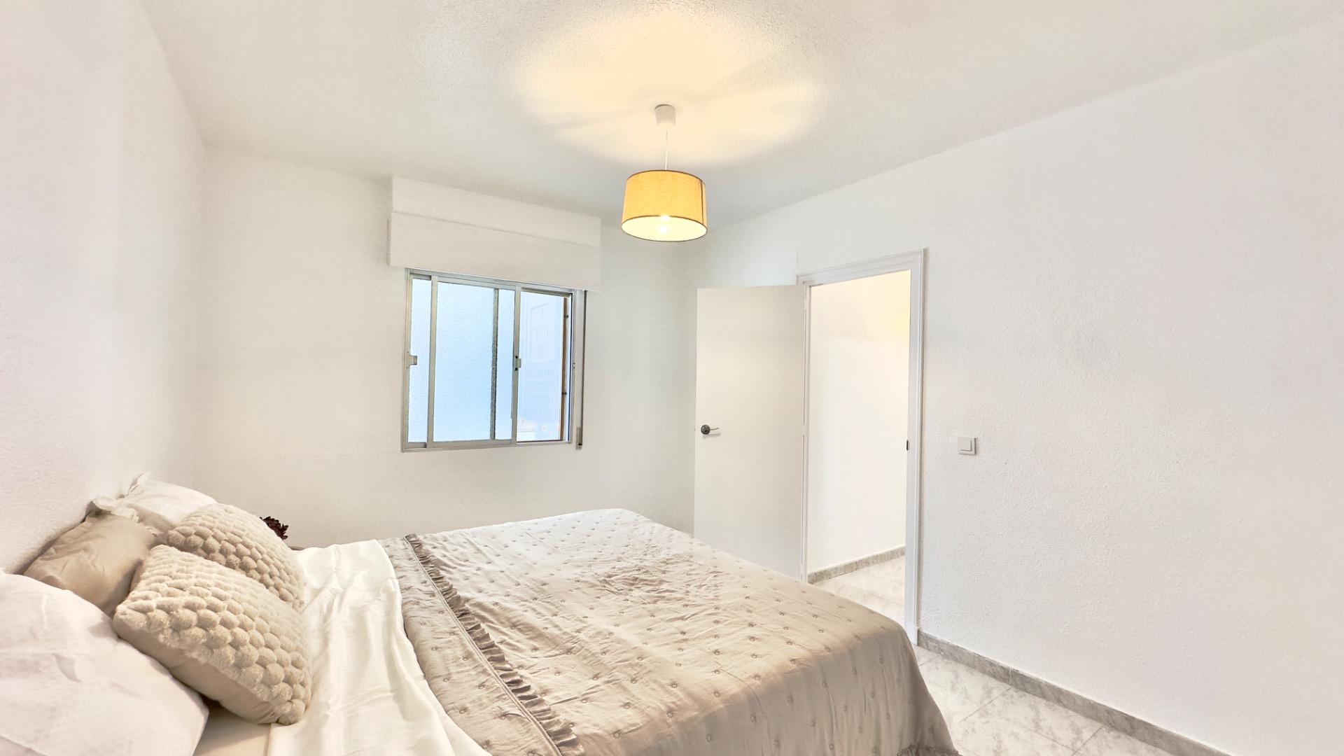 For sale - 3 Bedroom 1 Bathroom Apartment in Torrevieja - Estacion De Autobuses  - Alicante