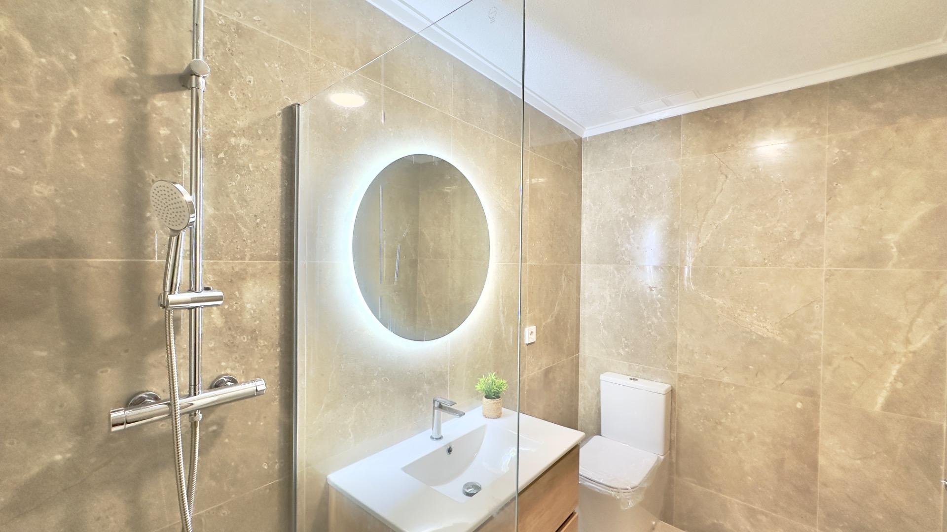 For sale - 3 Bedroom 1 Bathroom Apartment in Torrevieja - Estacion De Autobuses  - Alicante