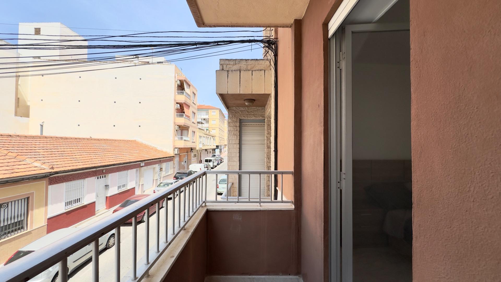 For sale - 3 Bedroom 1 Bathroom Apartment in Torrevieja - Estacion De Autobuses  - Alicante