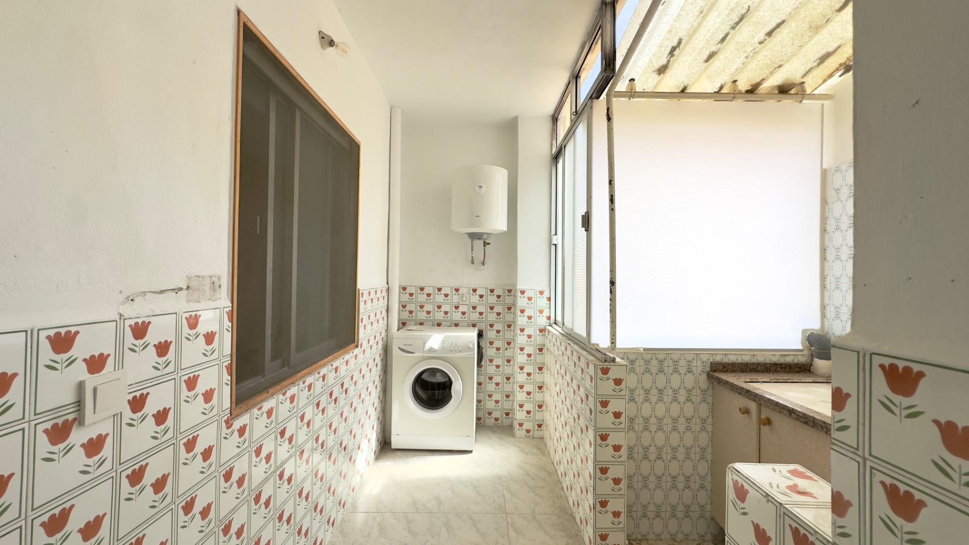 For sale - 3 Bedroom 1 Bathroom Apartment in Torrevieja - Estacion De Autobuses  - Alicante