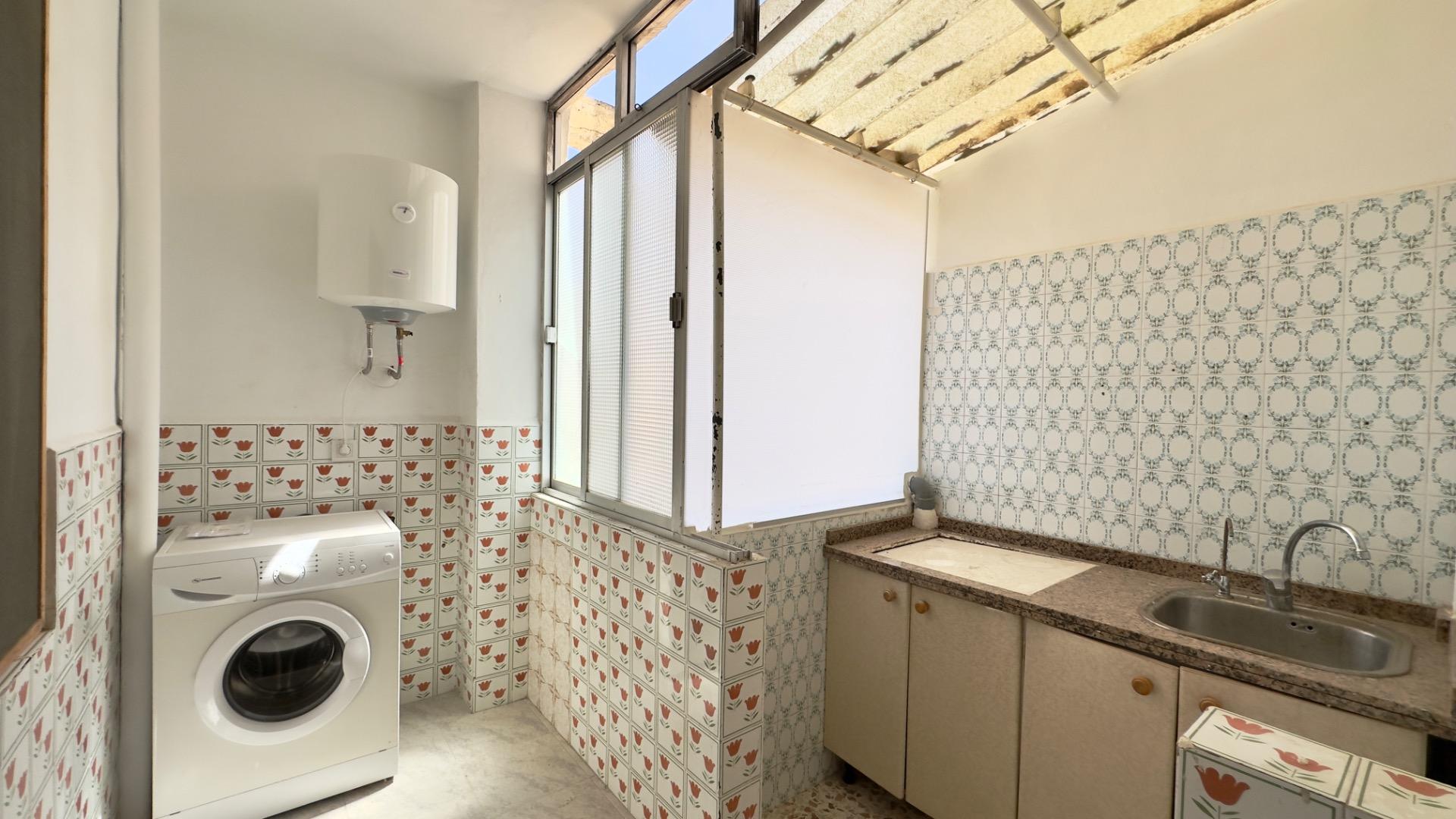 For sale - 3 Bedroom 1 Bathroom Apartment in Torrevieja - Estacion De Autobuses  - Alicante