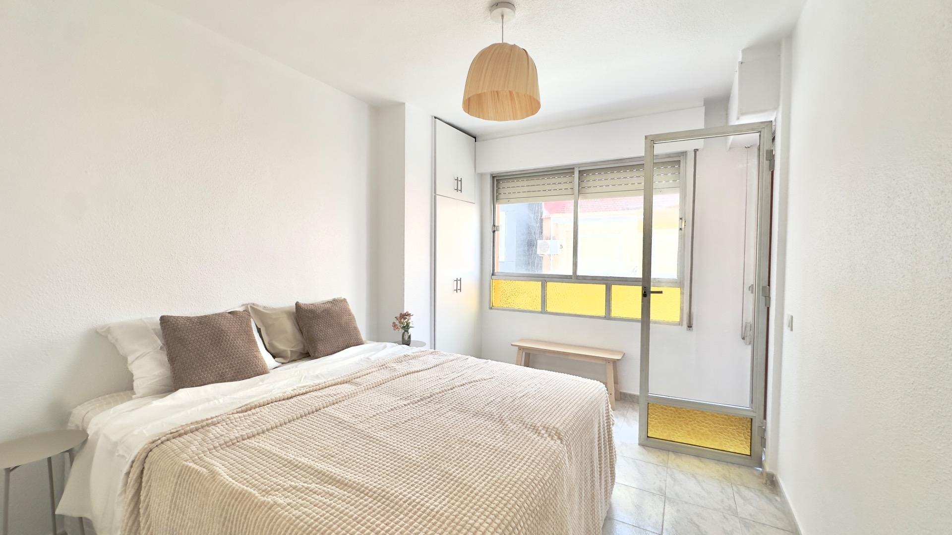 For sale - 3 Bedroom 1 Bathroom Apartment in Torrevieja - Estacion De Autobuses  - Alicante