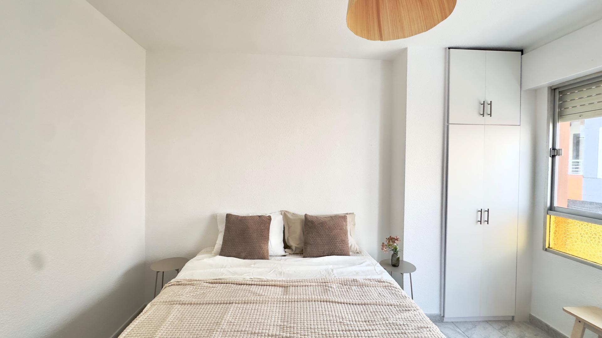 For sale - 3 Bedroom 1 Bathroom Apartment in Torrevieja - Estacion De Autobuses  - Alicante
