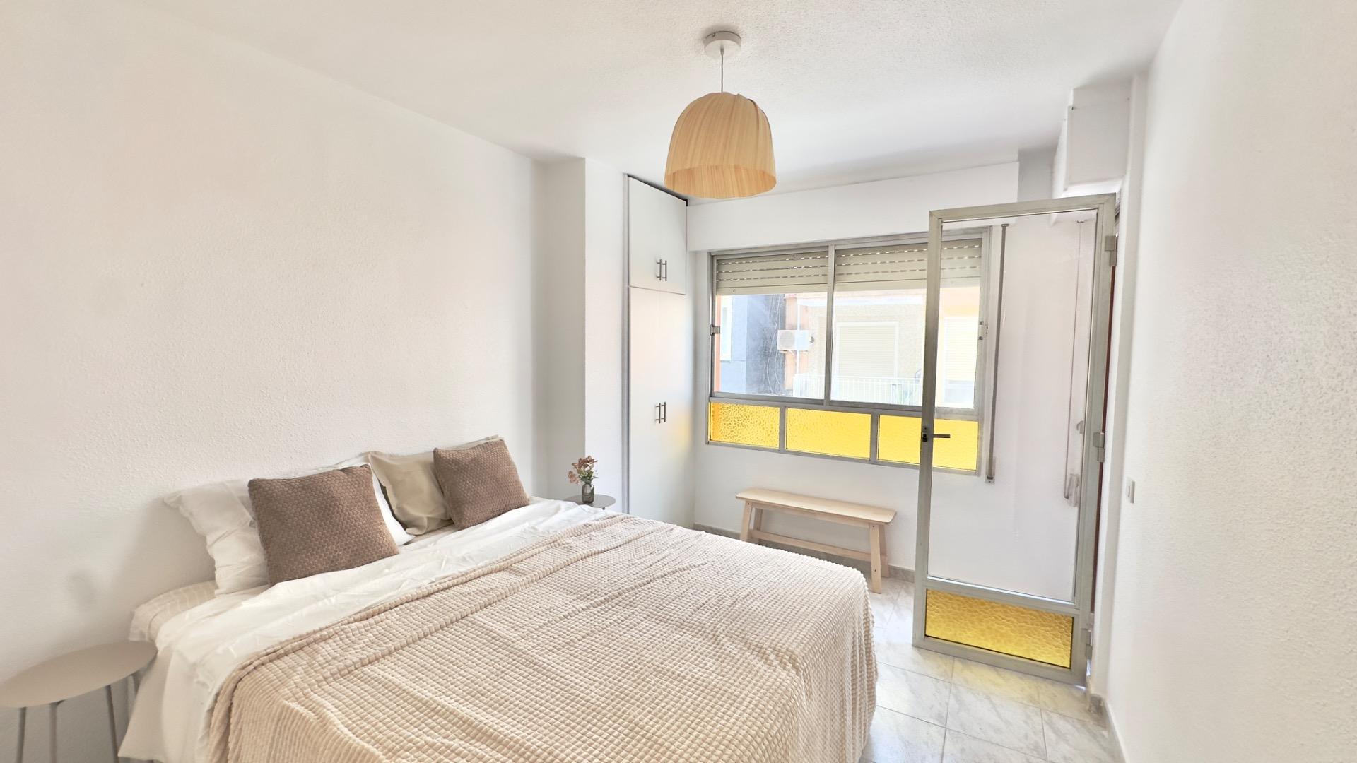 For sale - 3 Bedroom 1 Bathroom Apartment in Torrevieja - Estacion De Autobuses  - Alicante