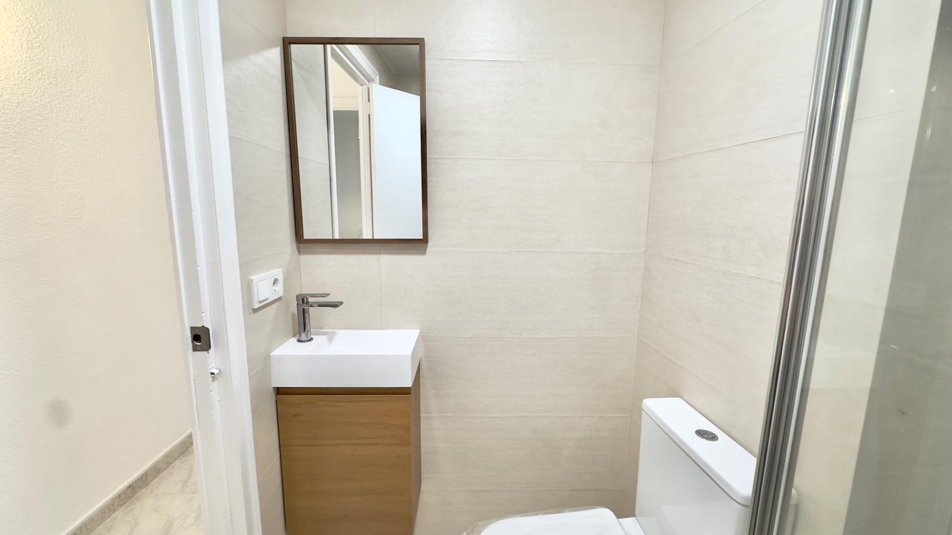 For sale - 3 Bedroom 1 Bathroom Apartment in Torrevieja - Estacion De Autobuses  - Alicante