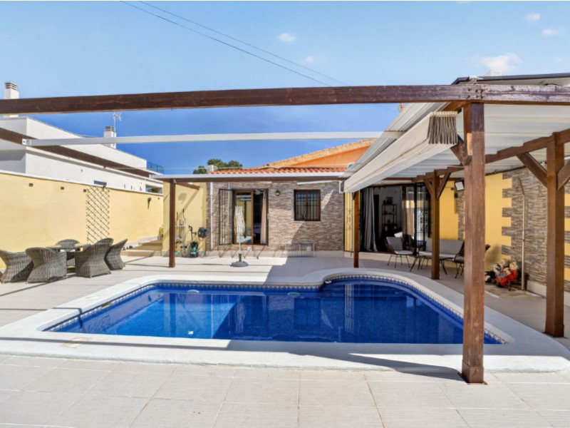 For sale - 3 Bedroom 3 Bathroom Villa in Torrevieja - Costa Blanca  - Alicante