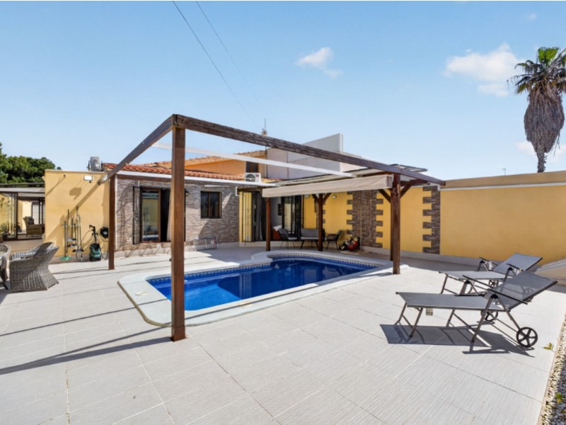 For sale - 3 Bedroom 3 Bathroom Villa in Torrevieja - Costa Blanca  - Alicante
