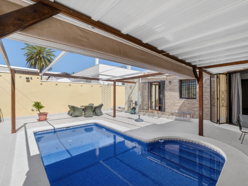 For sale - 3 Bedroom 3 Bathroom Villa in Torrevieja - Costa Blanca  - Alicante