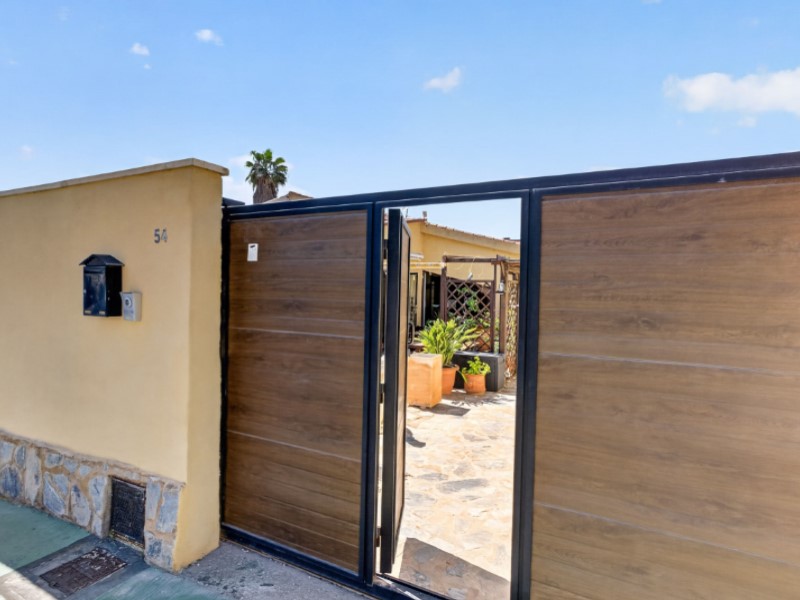For sale - 3 Bedroom 3 Bathroom Villa in Torrevieja - Costa Blanca  - Alicante