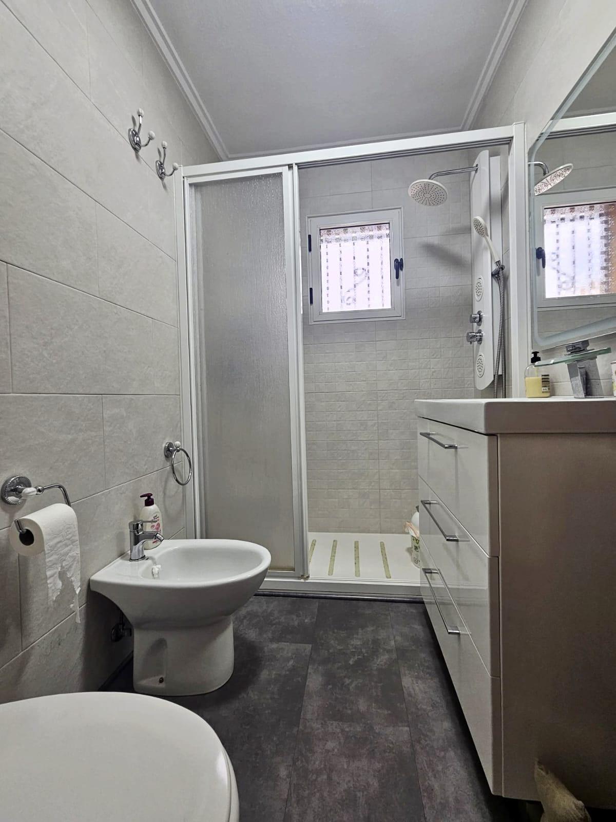 For sale - 6 Bedroom 2 Bathroom Town House in Orihuela Costa - Los Almendros-la Florida  - Alicante
