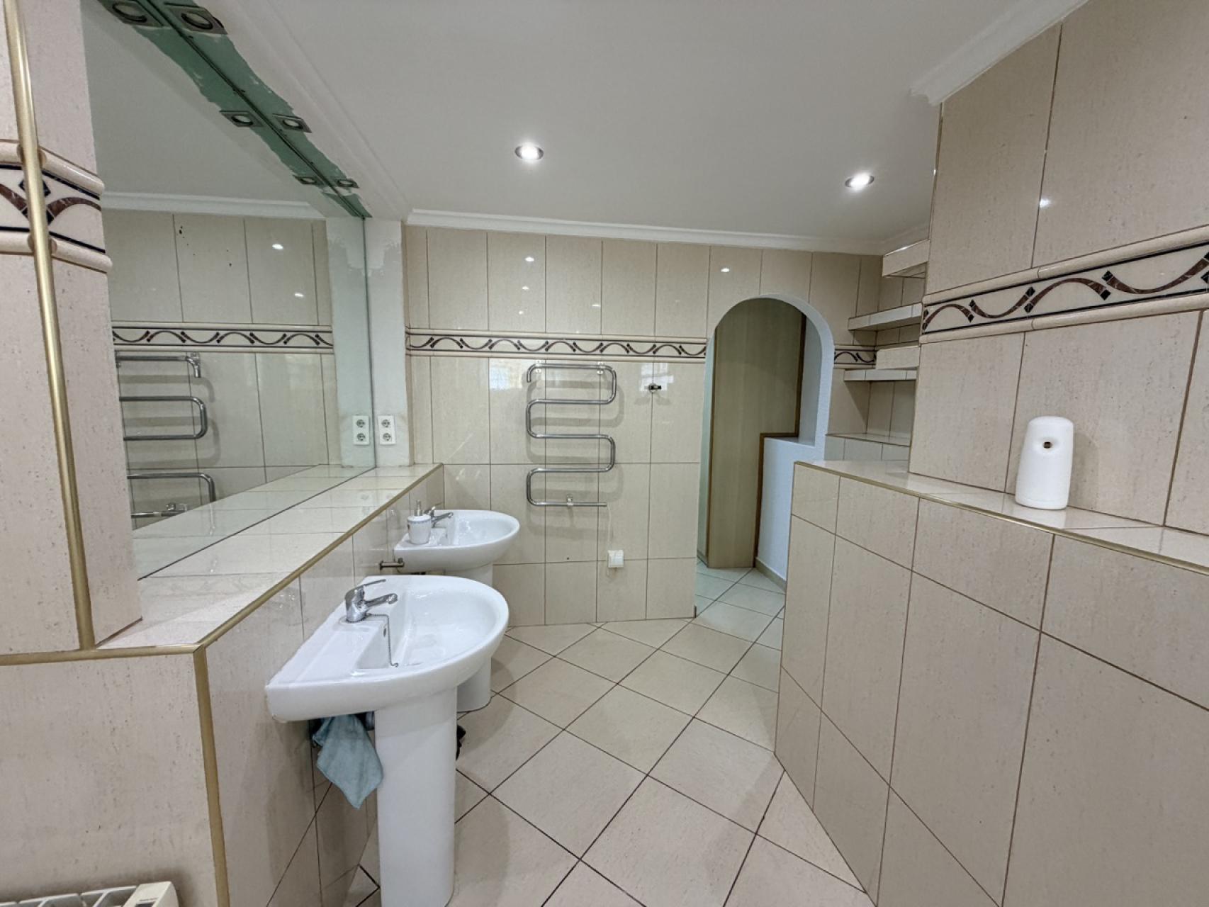 For sale - 5 Bedroom 3 Bathroom Villa in Torrevieja - Costa Blanca  - Alicante