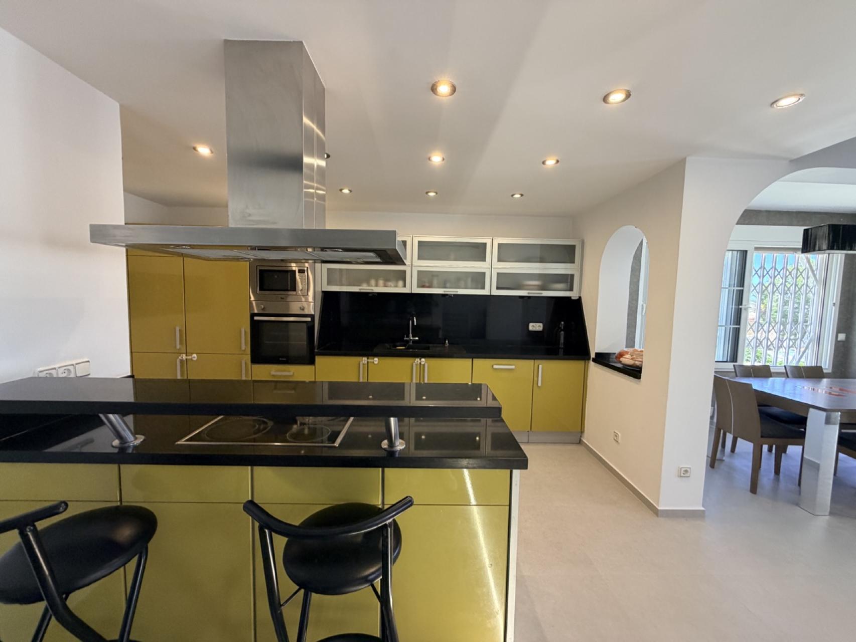 For sale - 5 Bedroom 3 Bathroom Villa in Torrevieja - Costa Blanca  - Alicante