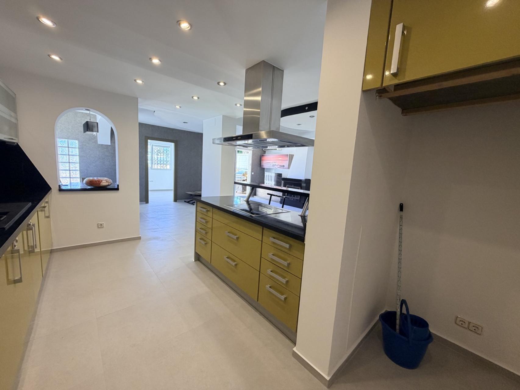 For sale - 5 Bedroom 3 Bathroom Villa in Torrevieja - Costa Blanca  - Alicante