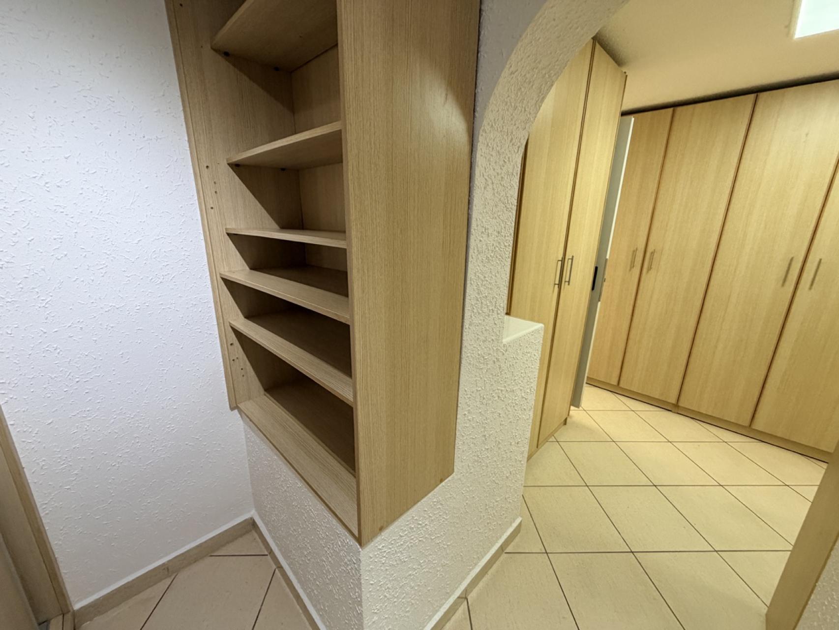 For sale - 5 Bedroom 3 Bathroom Villa in Torrevieja - Costa Blanca  - Alicante
