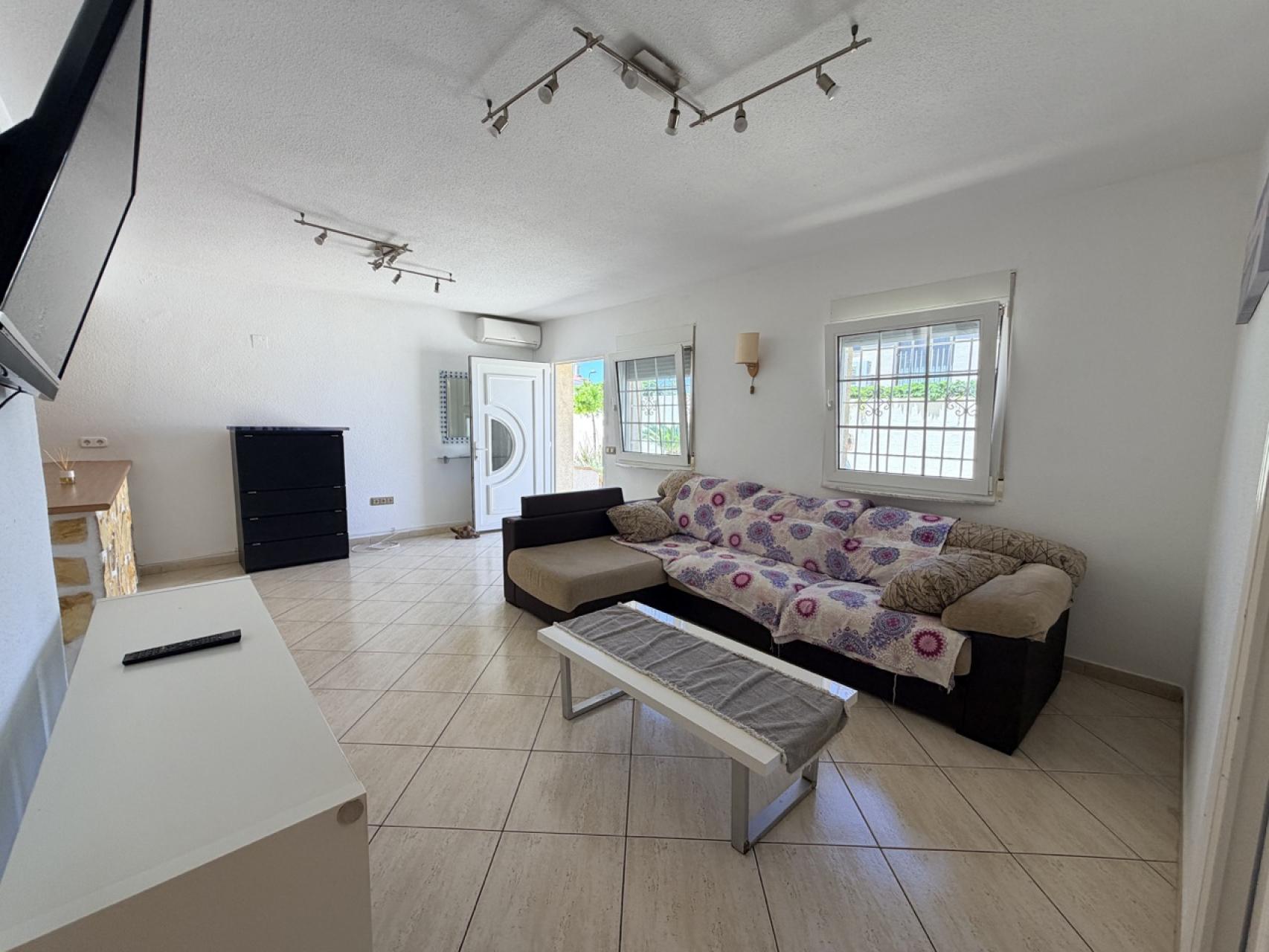 For sale - 5 Bedroom 3 Bathroom Villa in Torrevieja - Costa Blanca  - Alicante