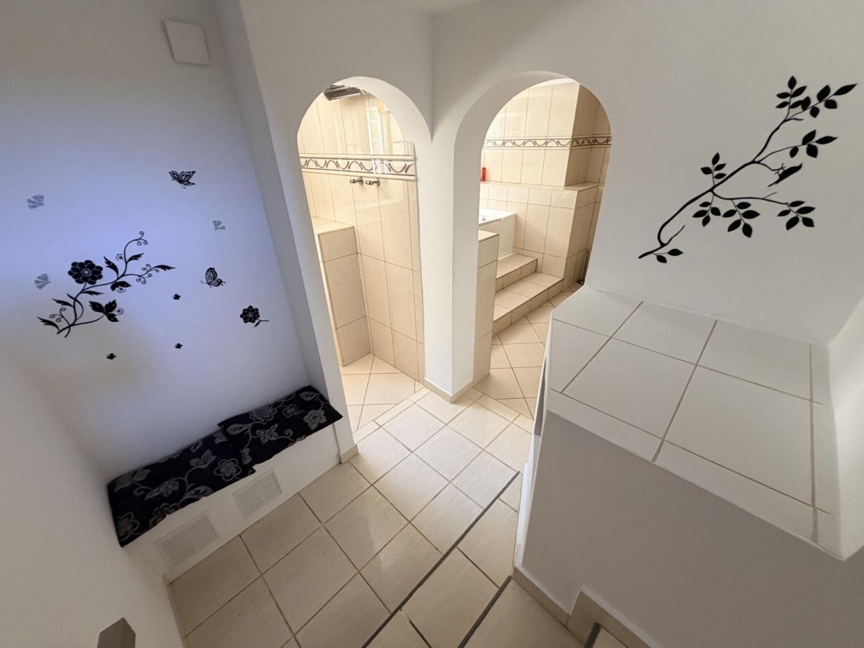 For sale - 5 Bedroom 3 Bathroom Villa in Torrevieja - Costa Blanca  - Alicante