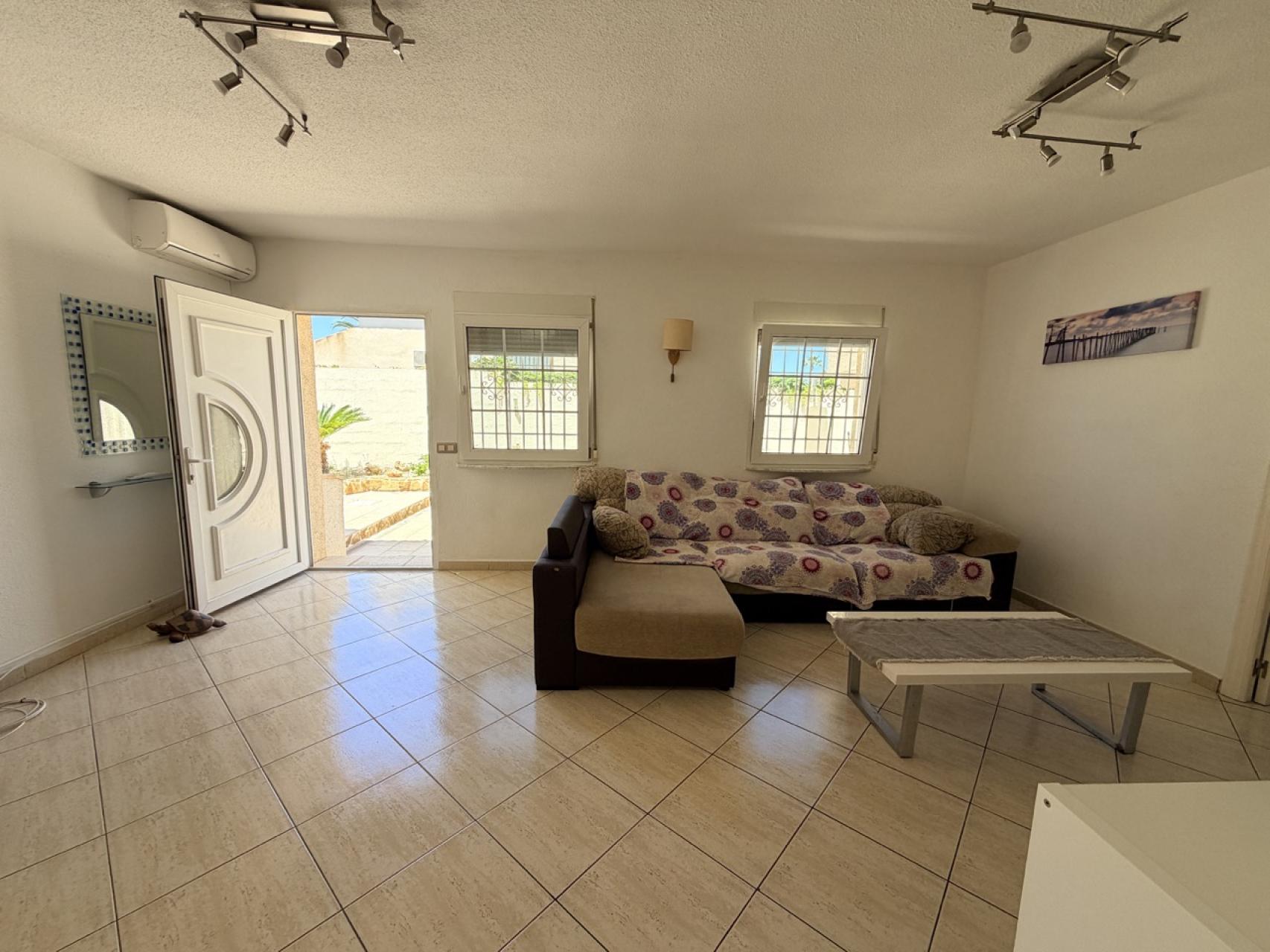 For sale - 5 Bedroom 3 Bathroom Villa in Torrevieja - Costa Blanca  - Alicante
