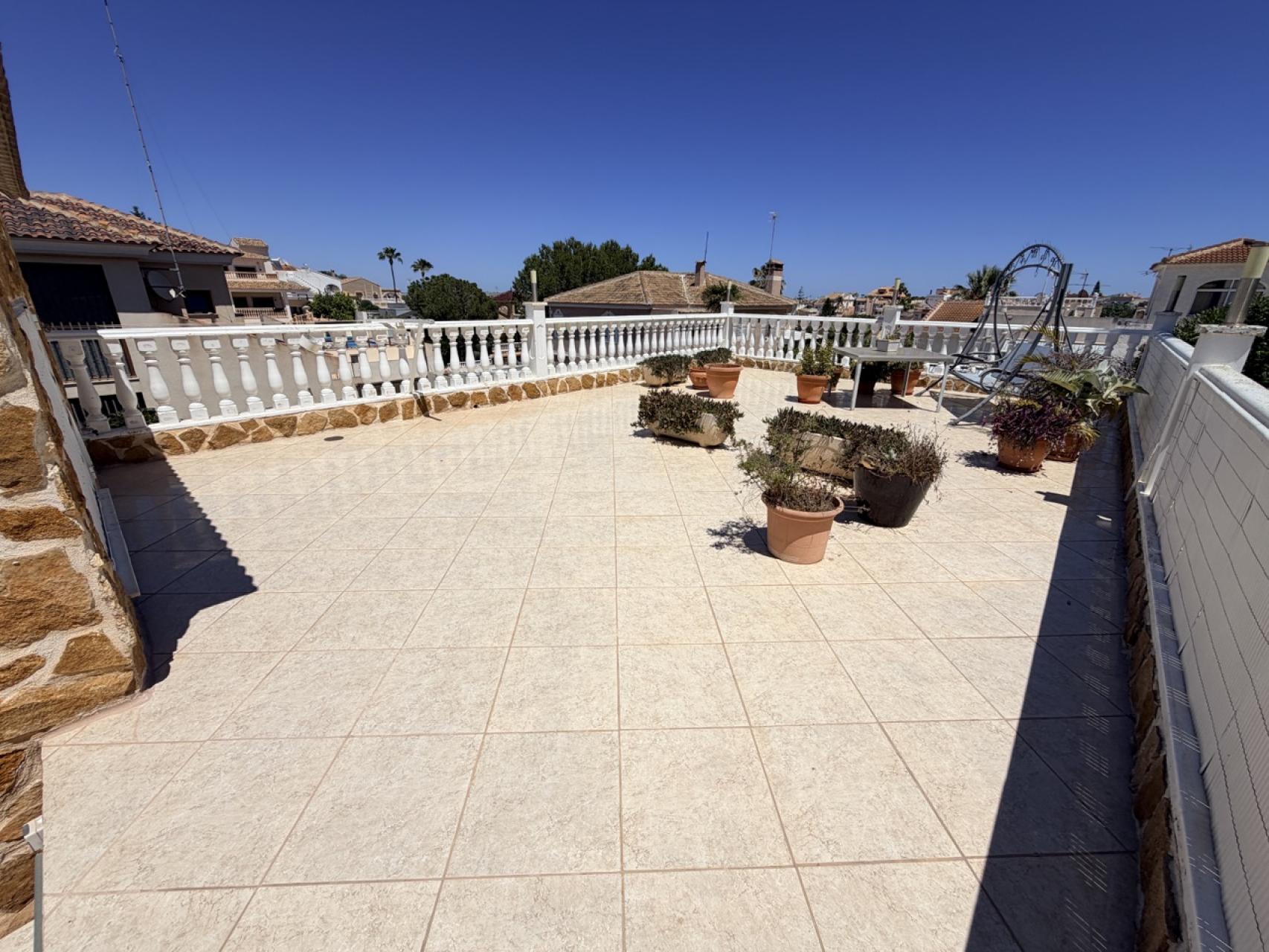 For sale - 5 Bedroom 3 Bathroom Villa in Torrevieja - Costa Blanca  - Alicante