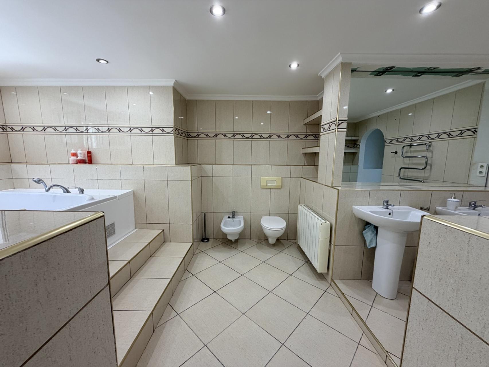 For sale - 5 Bedroom 3 Bathroom Villa in Torrevieja - Costa Blanca  - Alicante