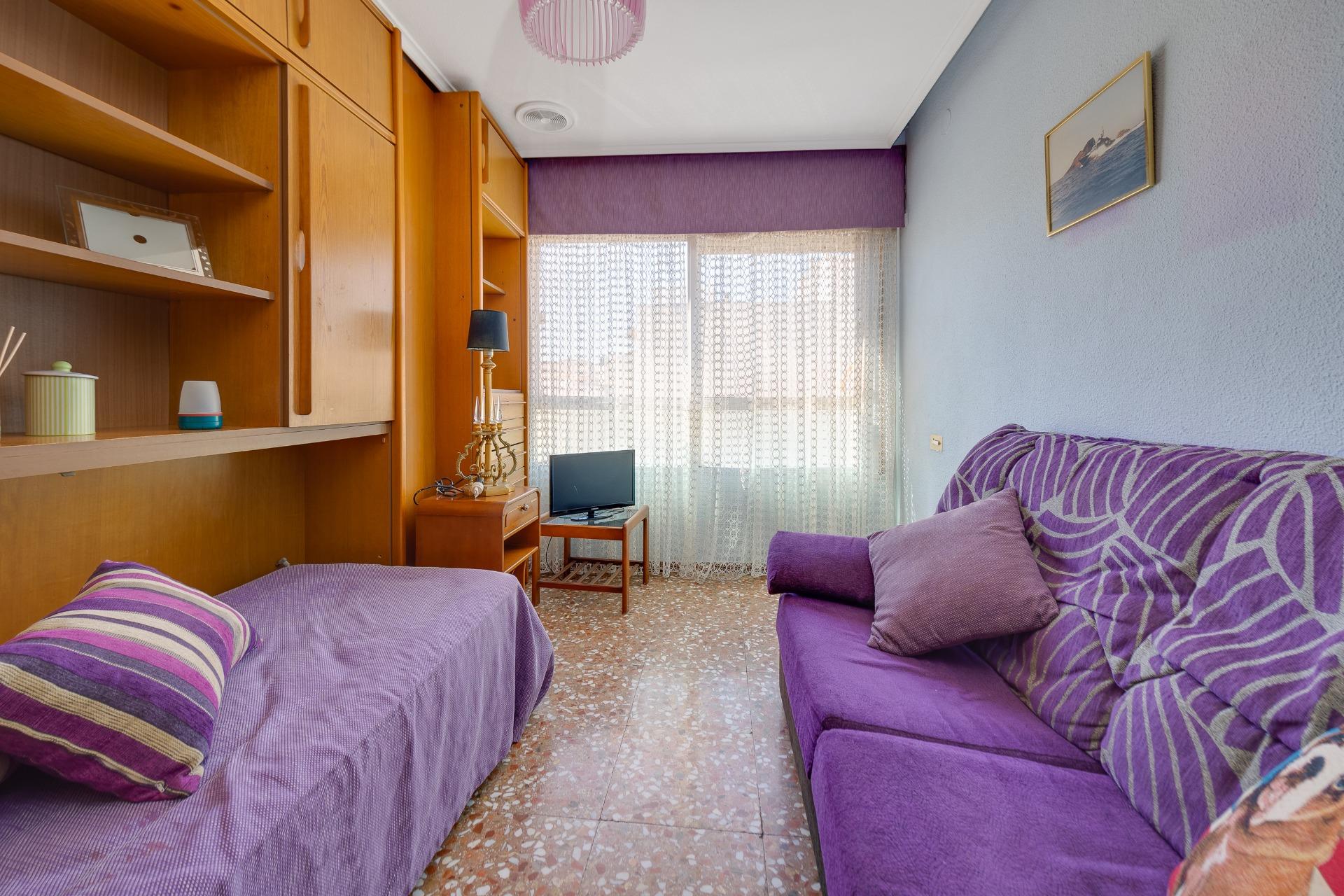 For sale - 3 Bedroom 1 Bathroom Apartment in Torrevieja - Centro  - Alicante