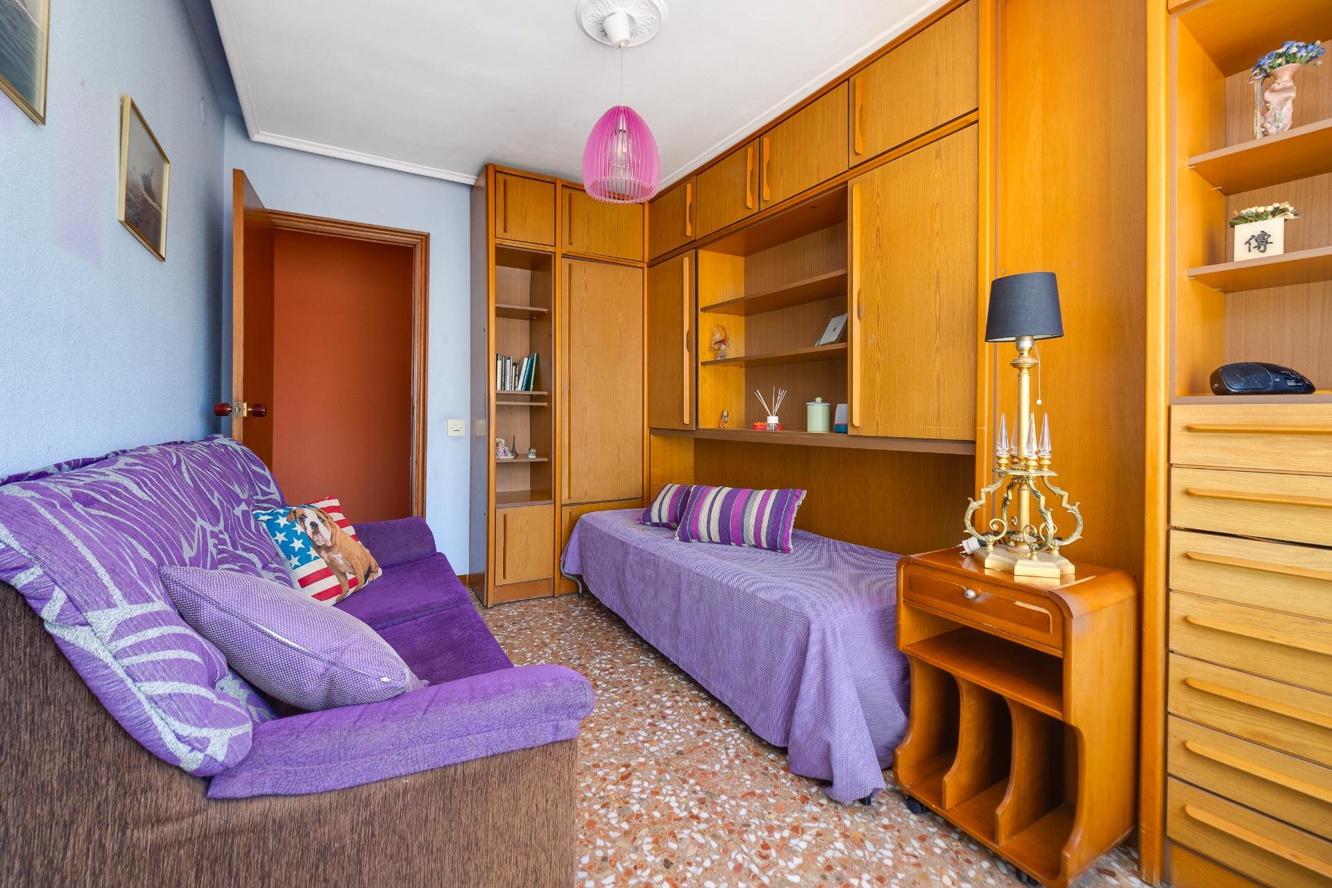 For sale - 3 Bedroom 1 Bathroom Apartment in Torrevieja - Centro  - Alicante