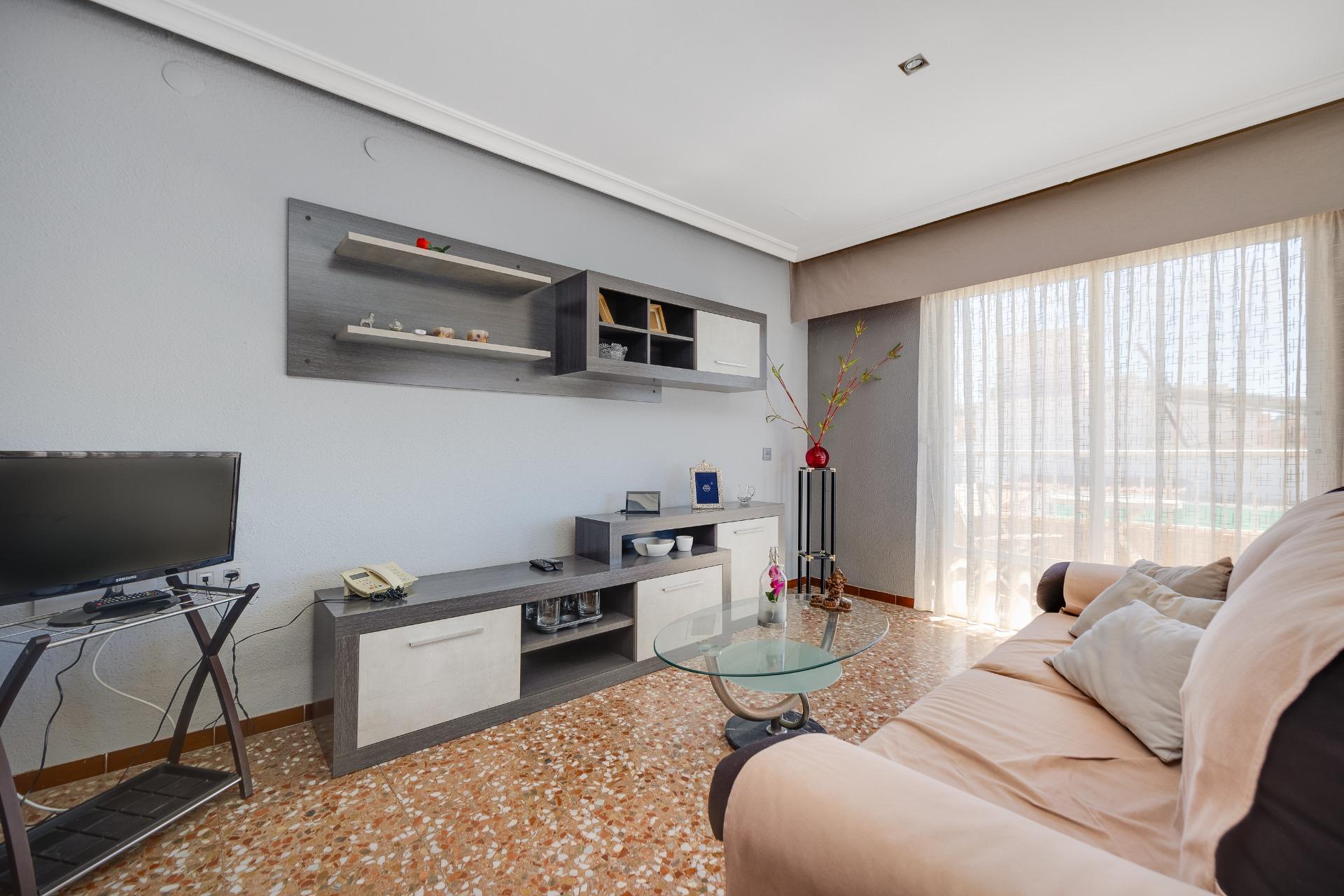 For sale - 3 Bedroom 1 Bathroom Apartment in Torrevieja - Centro  - Alicante