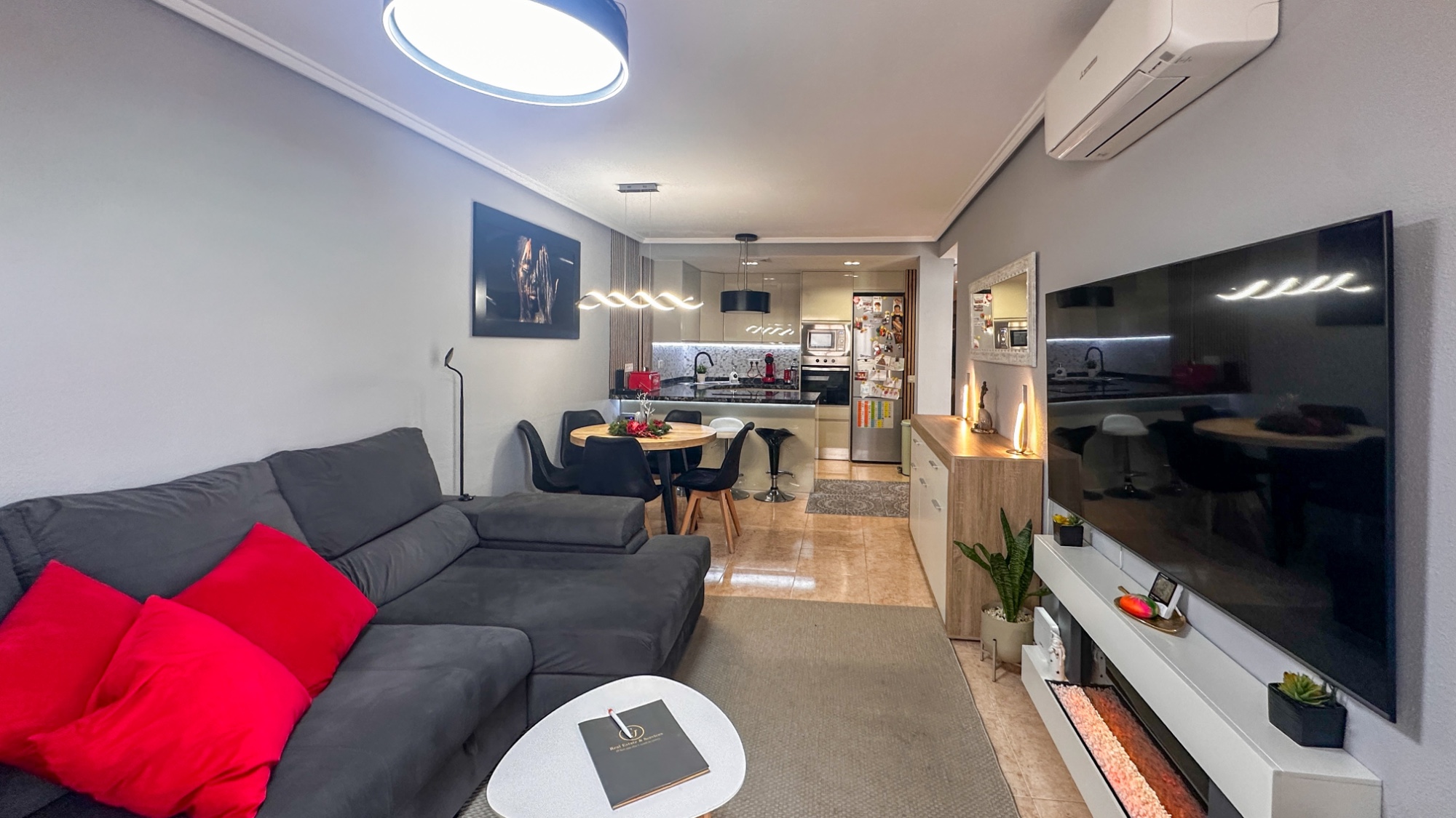 For sale - 3 Bedroom 2 Bathroom Apartment in Torrevieja - Costa Blanca  - Alicante