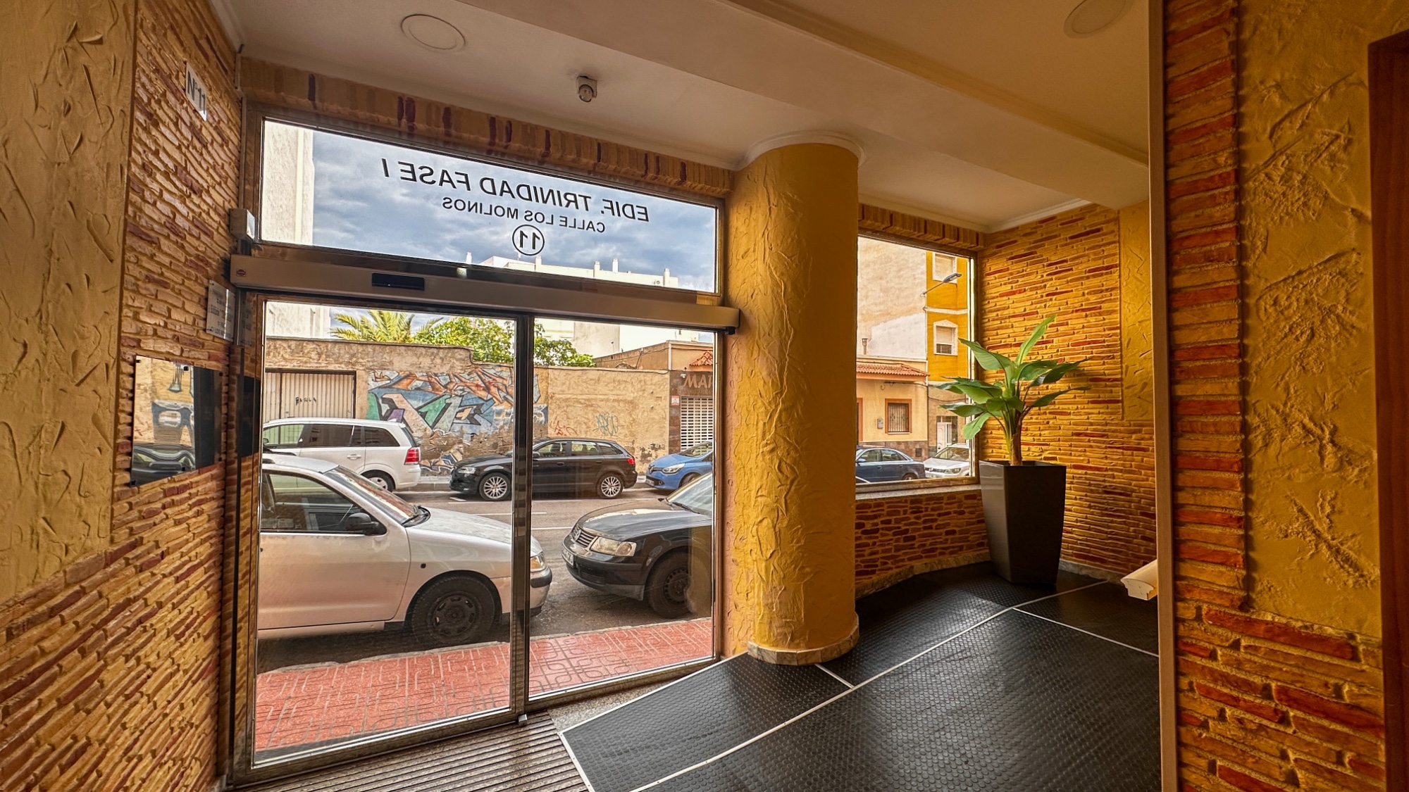 For sale - 3 Bedroom 2 Bathroom Apartment in Torrevieja - Costa Blanca  - Alicante