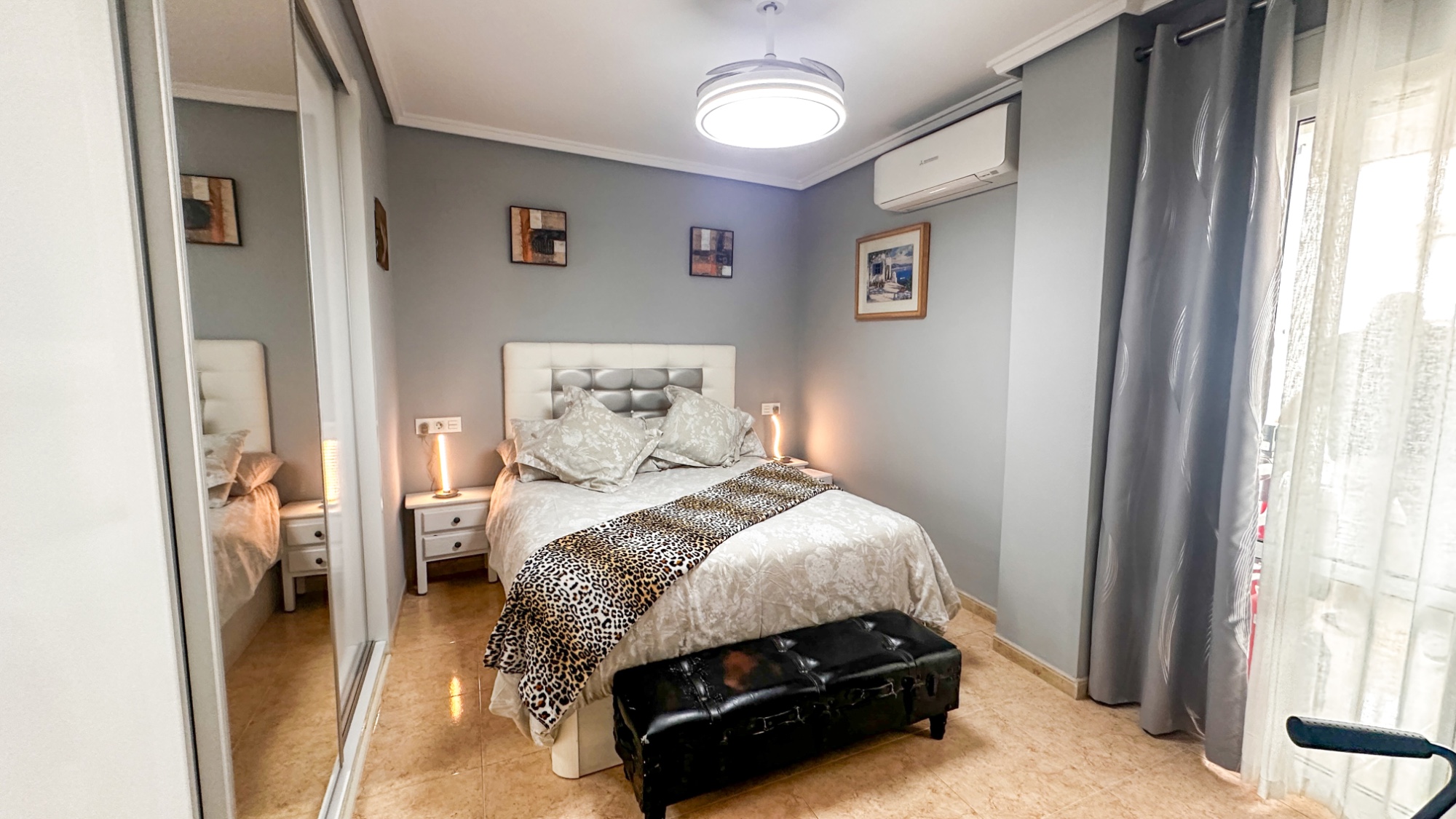 For sale - 3 Bedroom 2 Bathroom Apartment in Torrevieja - Costa Blanca  - Alicante