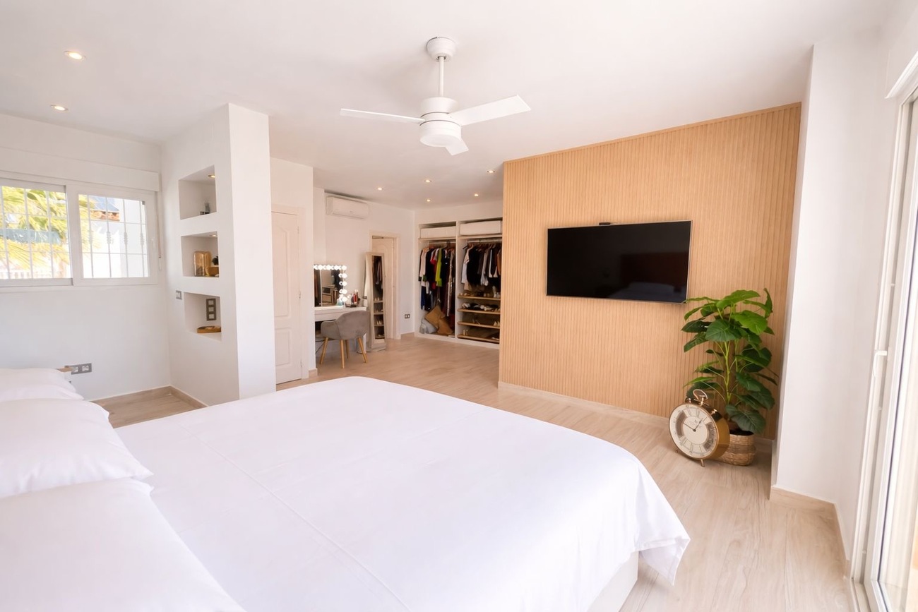 For sale - 3 Bedroom 2 Bathroom Villa in Villamartin - Inland  - Alicante